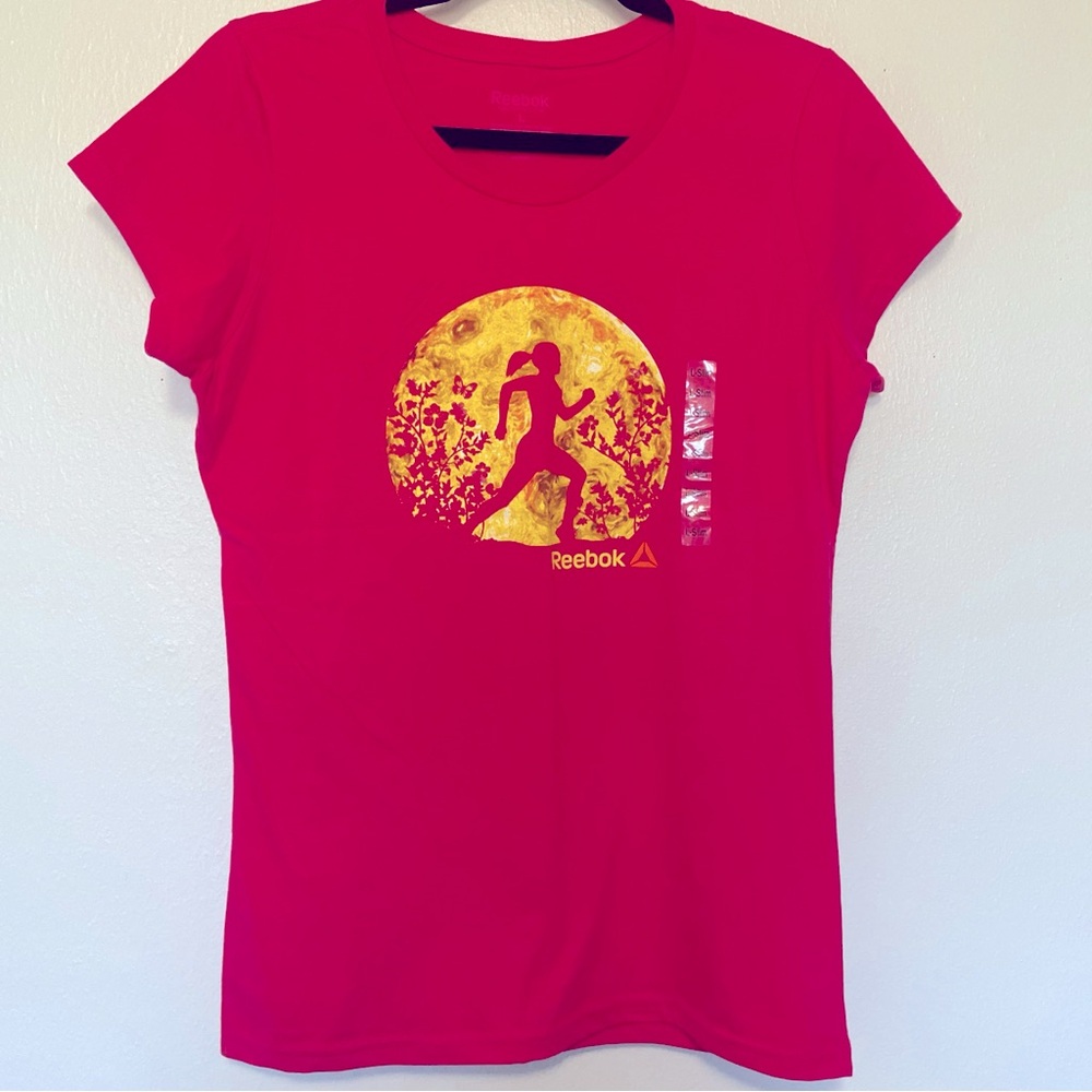 VINTAGE NWOT REEBOK GRAPHIC ( RUNNER) 100% COTTON T SHIRT SIZE LARGE SLIM RED